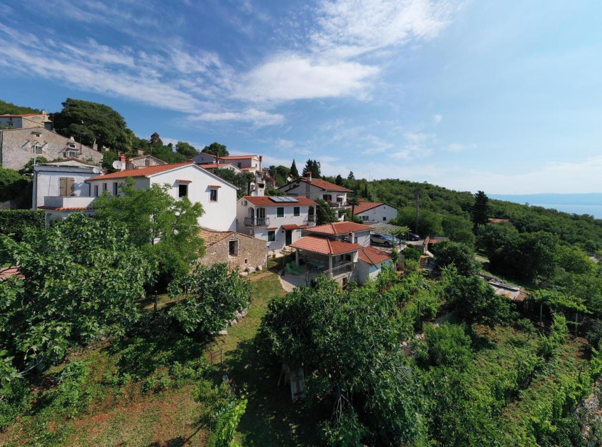 Apartments Tinka Брсеч Экстерьер фото