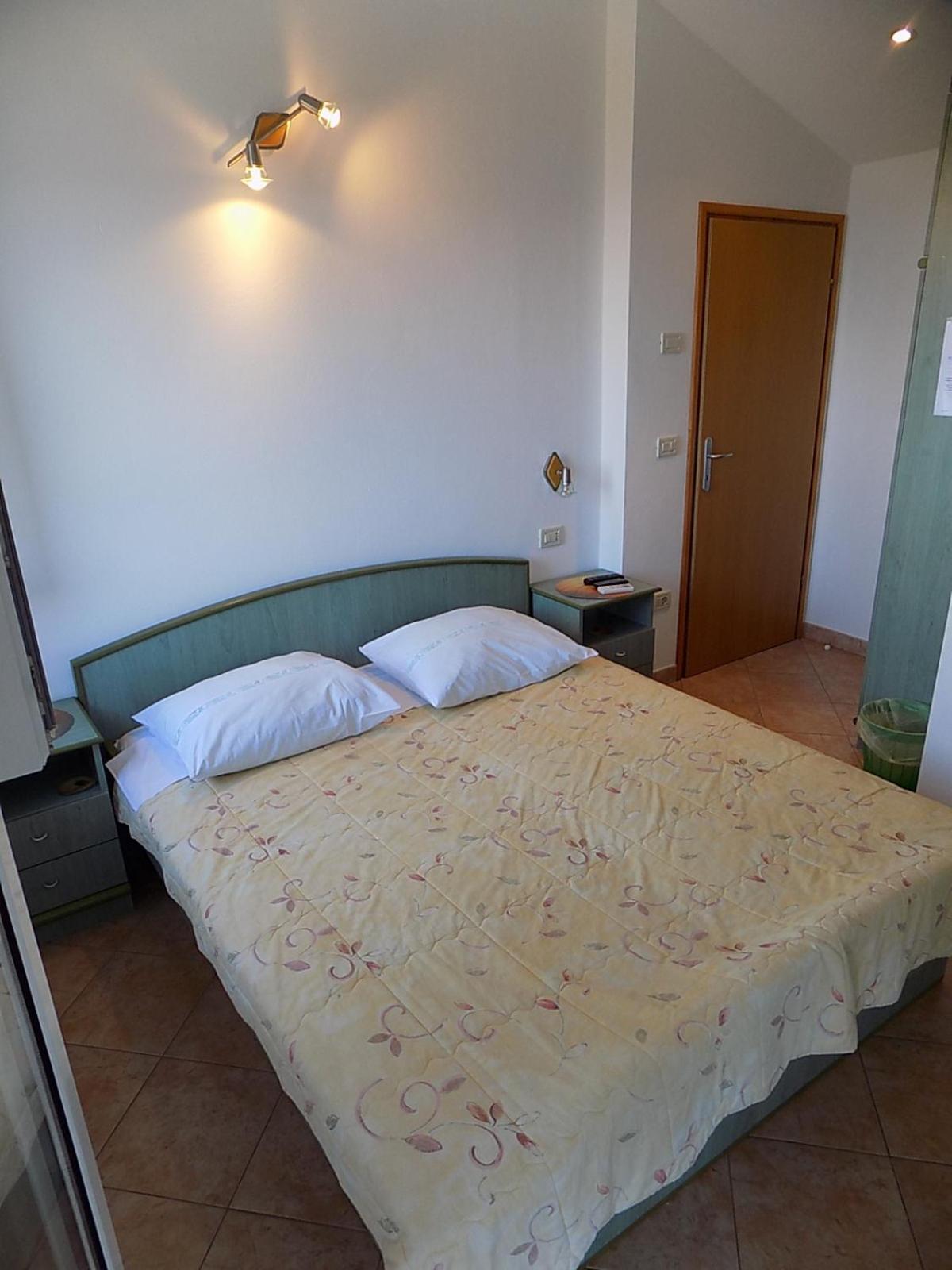 Apartments Tinka Брсеч Экстерьер фото