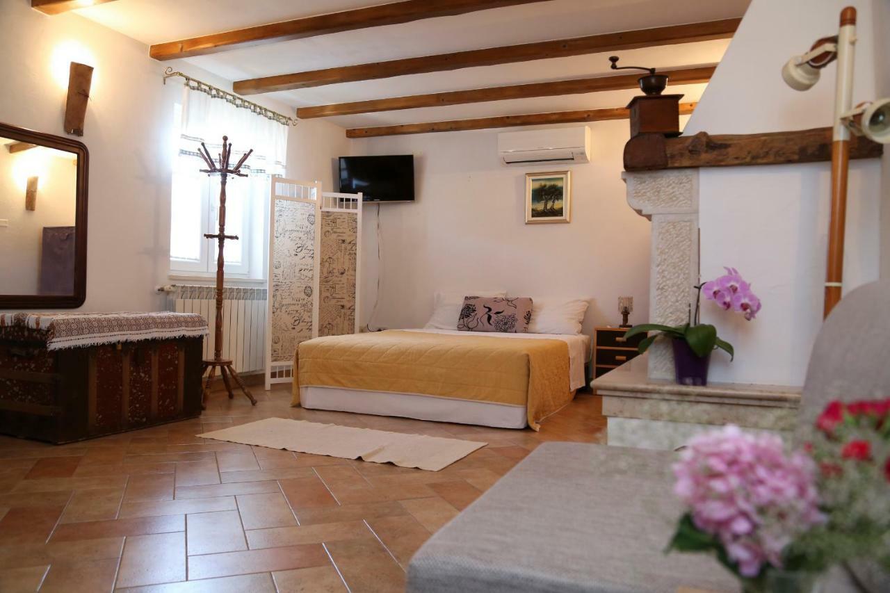 Apartments Tinka Брсеч Экстерьер фото