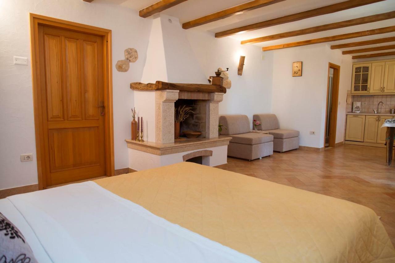 Apartments Tinka Брсеч Экстерьер фото