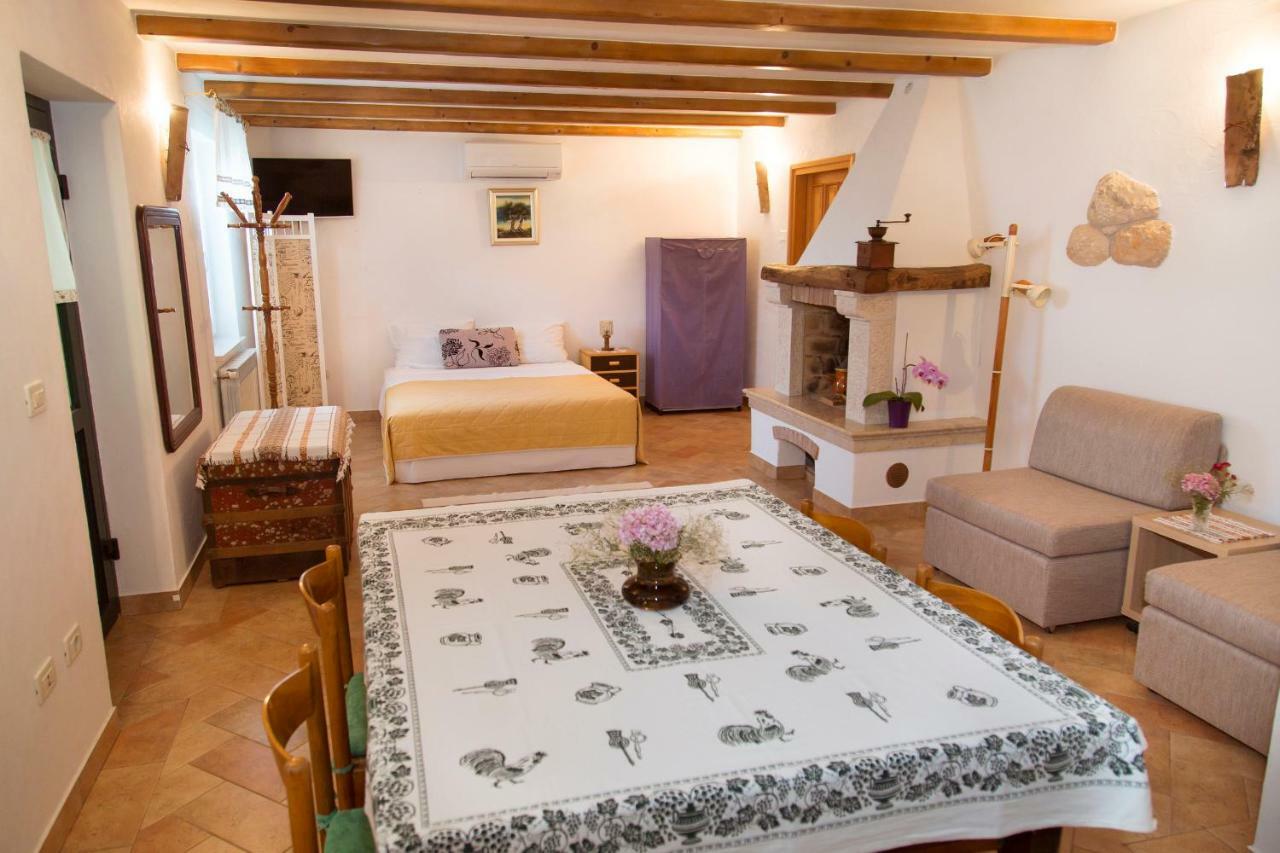 Apartments Tinka Брсеч Экстерьер фото