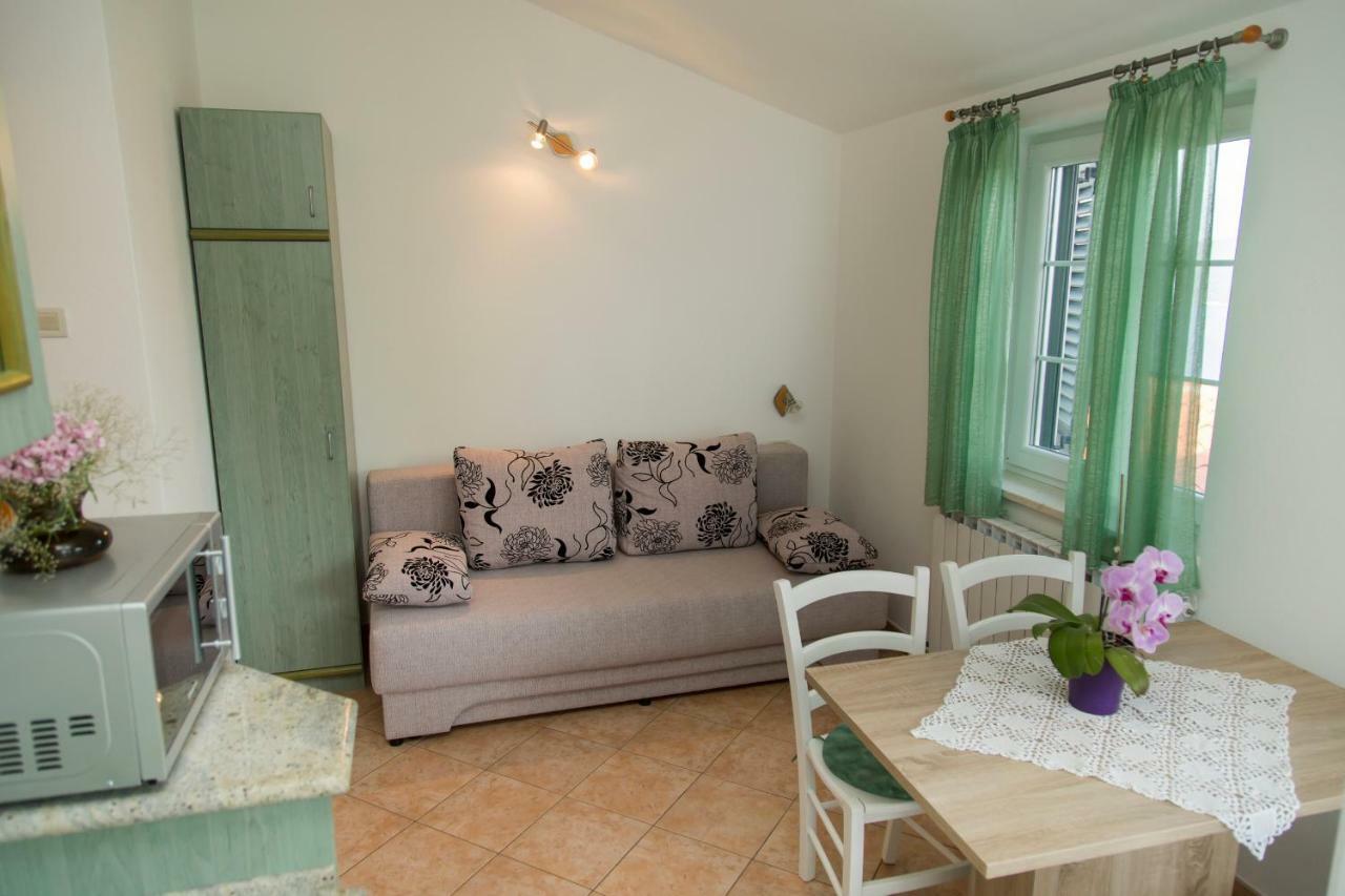 Apartments Tinka Брсеч Экстерьер фото