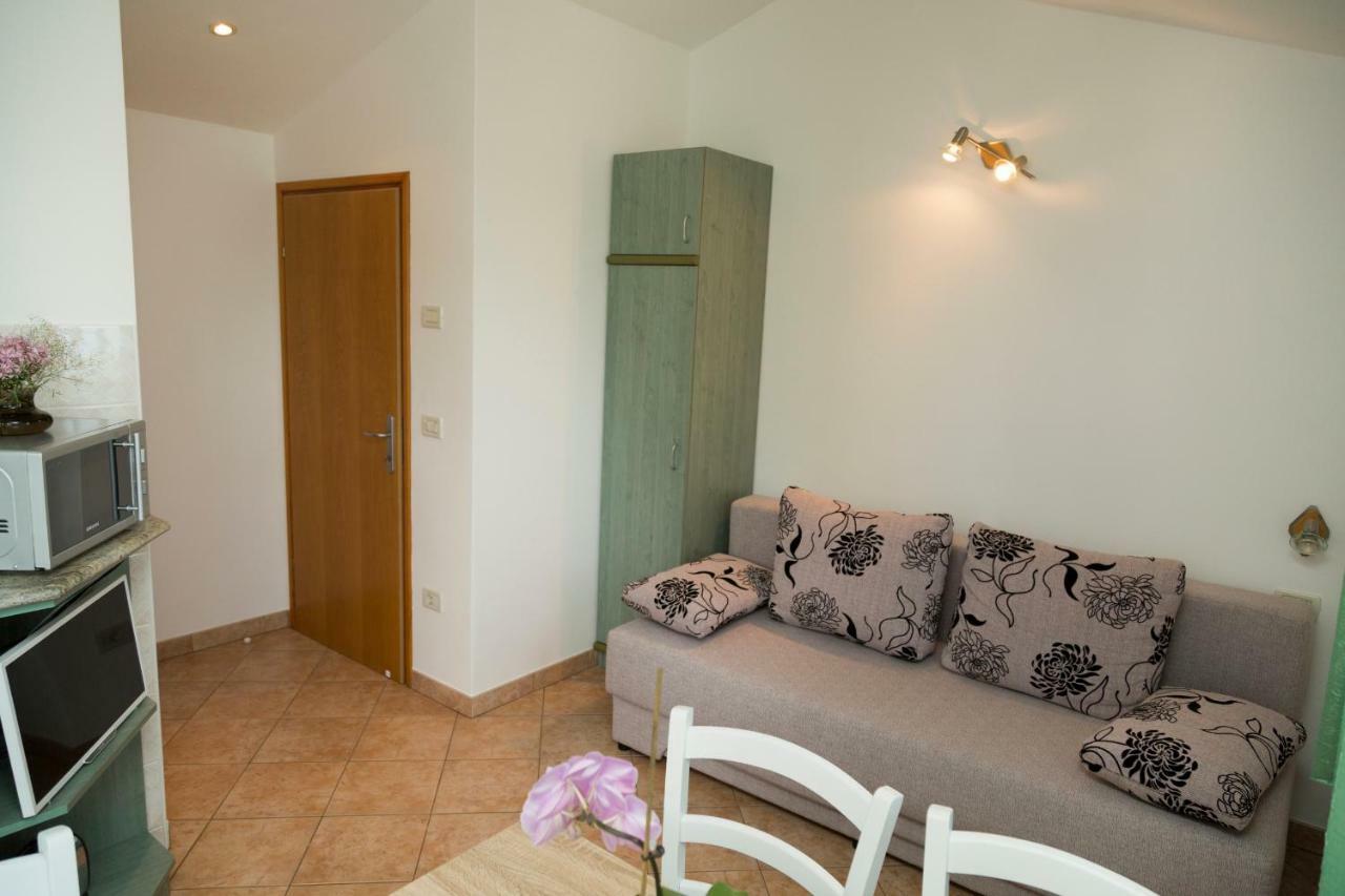 Apartments Tinka Брсеч Экстерьер фото