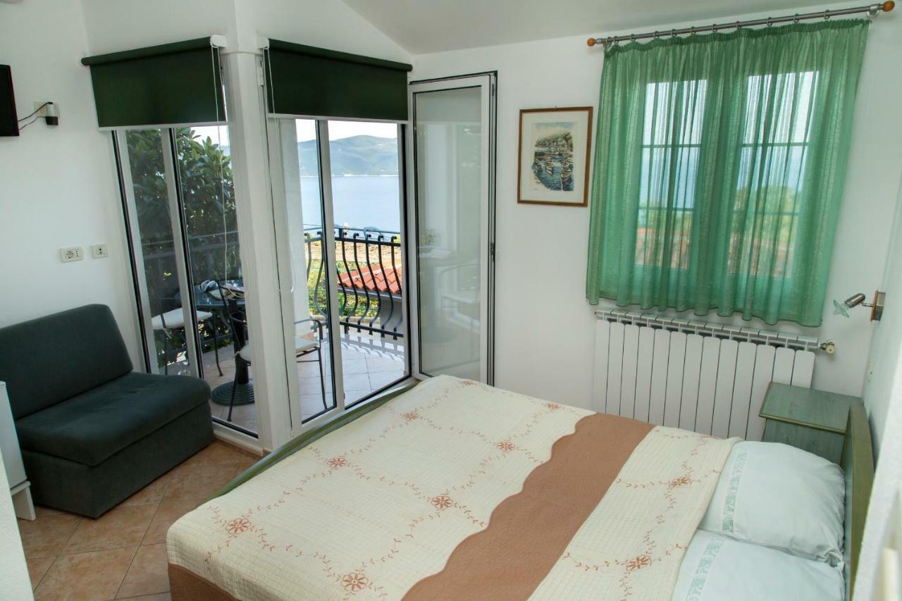 Apartments Tinka Брсеч Экстерьер фото