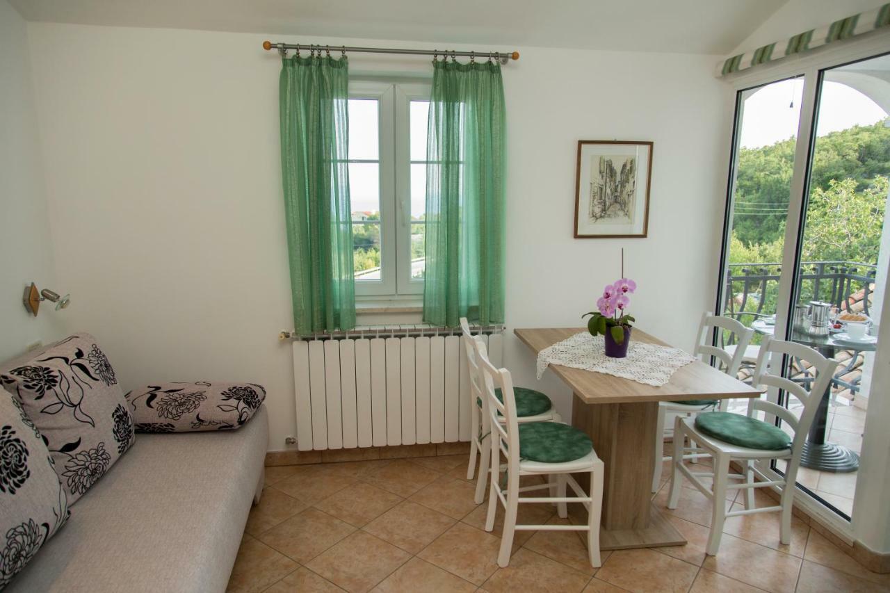 Apartments Tinka Брсеч Экстерьер фото